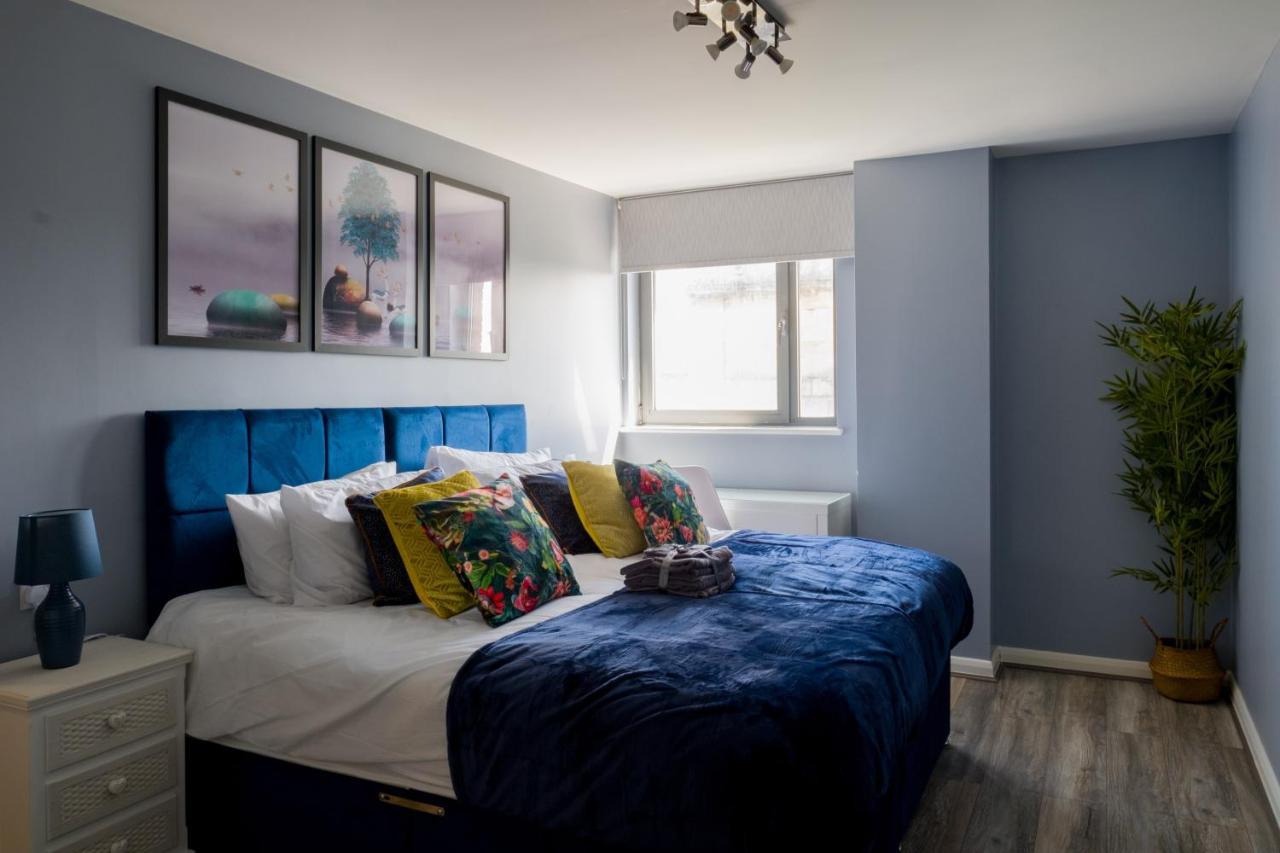 برمنغهام Pahuna Ghar Birmigham City 2 Bedroom Apartment- Short To Mid Term Let-Free Secure Parking المظهر الخارجي الصورة