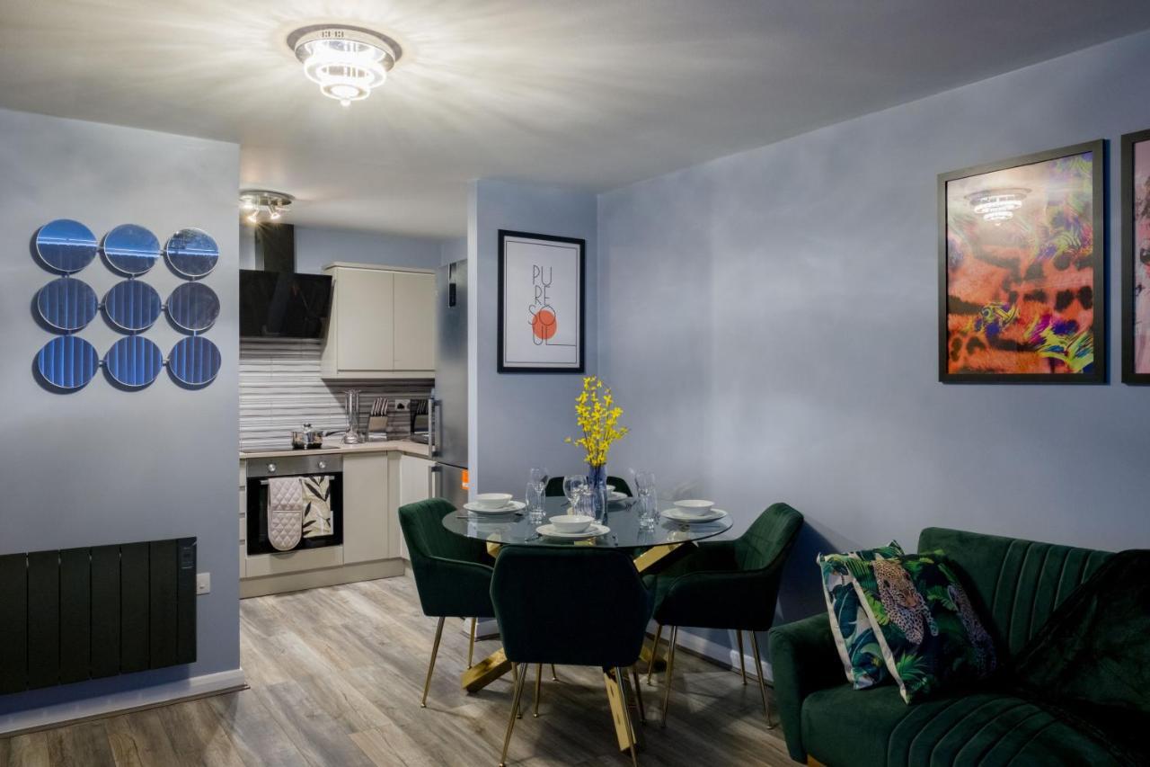 برمنغهام Pahuna Ghar Birmigham City 2 Bedroom Apartment- Short To Mid Term Let-Free Secure Parking المظهر الخارجي الصورة